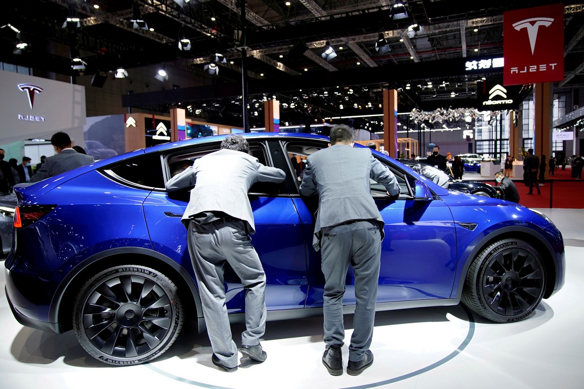 Tesla y Volkswagen: dos formas muy distintas de vender la conducción autónoma